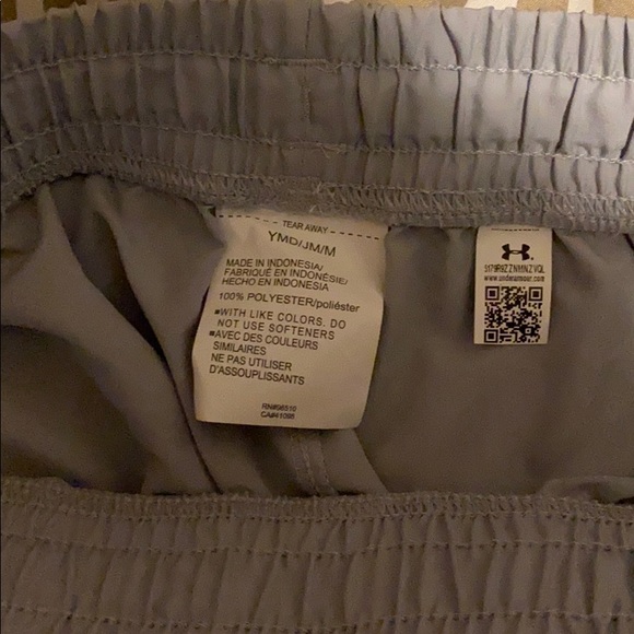 Grey under armour shorts - Picture 3 of 3